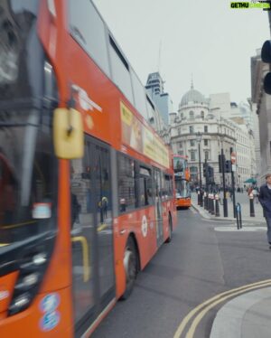 Raymond Braun Instagram - First 24 hours in London. 🇬🇧 The energy and excitement for @londonmarathon is impeccable and already has me feeling recovered and ready after the Boston Marathon this past weekend! 

Grateful to be part of the running community and to have the opportunity to run for causes that are so personally meaningful. 

#londonmarathon