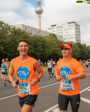Raymond Braun Instagram - Congratulations, @chrisnikic, on your newest World Record: The first person with Down Syndrome to complete all six World Marathon Major races. 

I am inspired by the movement you’re building: to encourage people with Intellectual and Developmental Disabilities (IDD) to build confidence, strength, resilience — and most importantly, community and inclusion — through sport. Your  message of 1% better every day is empowering so many new people to realize that it’s never too late to try something new and develop expertise.

Thank you for trusting me to be one of your guides for this Six Star Journey, along with the incredible @rhondavetere and @amandakenny87, who graciously mentored me on how to be an effective support runner. We are so proud and honored to be on your team. ⭐️⭐️⭐️⭐️⭐️⭐️

Running is for everyone, and we’re just getting started in ensuring this sport is accessible and supportive of all. 

#Runner321 #wmmajors #sixstarfinisher #londonmarathon #berlinmarathon #tokyomarathon #bostonmarathon
