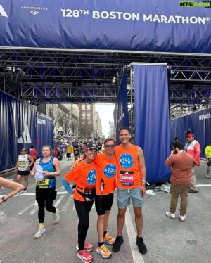 Raymond Braun Instagram - Congratulations, @chrisnikic, on your newest World Record: The first person with Down Syndrome to complete all six World Marathon Major races. 

I am inspired by the movement you’re building: to encourage people with Intellectual and Developmental Disabilities (IDD) to build confidence, strength, resilience — and most importantly, community and inclusion — through sport. Your  message of 1% better every day is empowering so many new people to realize that it’s never too late to try something new and develop expertise.

Thank you for trusting me to be one of your guides for this Six Star Journey, along with the incredible @rhondavetere and @amandakenny87, who graciously mentored me on how to be an effective support runner. We are so proud and honored to be on your team. ⭐️⭐️⭐️⭐️⭐️⭐️

Running is for everyone, and we’re just getting started in ensuring this sport is accessible and supportive of all. 

#Runner321 #wmmajors #sixstarfinisher #londonmarathon #berlinmarathon #tokyomarathon #bostonmarathon