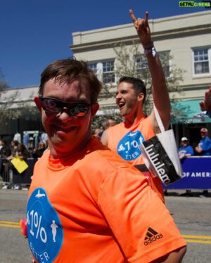 Raymond Braun Instagram - Congratulations, @chrisnikic, on your newest World Record: The first person with Down Syndrome to complete all six World Marathon Major races. 

I am inspired by the movement you’re building: to encourage people with Intellectual and Developmental Disabilities (IDD) to build confidence, strength, resilience — and most importantly, community and inclusion — through sport. Your  message of 1% better every day is empowering so many new people to realize that it’s never too late to try something new and develop expertise.

Thank you for trusting me to be one of your guides for this Six Star Journey, along with the incredible @rhondavetere and @amandakenny87, who graciously mentored me on how to be an effective support runner. We are so proud and honored to be on your team. ⭐️⭐️⭐️⭐️⭐️⭐️

Running is for everyone, and we’re just getting started in ensuring this sport is accessible and supportive of all. 

#Runner321 #wmmajors #sixstarfinisher #londonmarathon #berlinmarathon #tokyomarathon #bostonmarathon