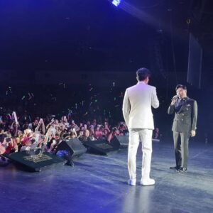 Raymond Cho Wing-Lim Instagram - 美国演唱会成功要多謝主辦單位，贊助商，幕后一班功臣，所有熱情觀衆。多謝老友@tam_eddie為我们設計的黑白双殺，型到跌渣！🤘 @modetuxedo 
#老廉蕭show#
#金泉渡假村#