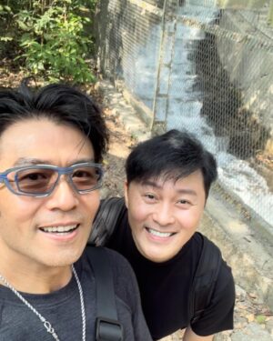 Raymond Cho Wing-Lim Instagram - 和好大哥行山，聚舊，暢所欲言。😎🌈brotherhood time^ @chowinglim