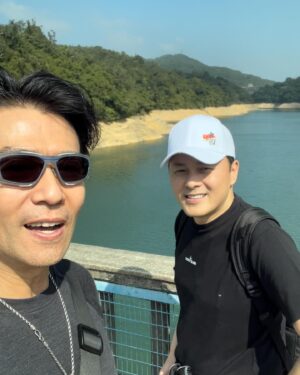 Raymond Cho Wing-Lim Instagram - 和好大哥行山，聚舊，暢所欲言。😎🌈brotherhood time^ @chowinglim