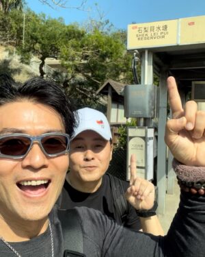 Raymond Cho Wing-Lim Instagram - 和好大哥行山，聚舊，暢所欲言。😎🌈brotherhood time^ @chowinglim