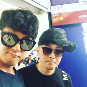 Raymond Cho Wing-Lim Instagram - 起程洛杉磯！13個鐘内唔好揾我，揾我都唔覆！😉@edwinsiu 
#老廉蕭show#
#金泉#@mandychan_alixzoe
