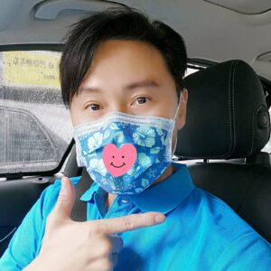 Raymond Cho Wing-Lim Instagram - 呢段時間大家都一齊好努力抗疫，帶左口罩咁多個月，好耐冇見過大家嘅笑面。知道 #香港青年協會同埋 #銀杏館 呼籲大家參與 #ShareASmile，我都非常支持呢個行動，大家一齊影張戴住口罩嘅 selfie，然後加個笑容上去，一齊將開心、關心透過社交網絡傳送開去啦！