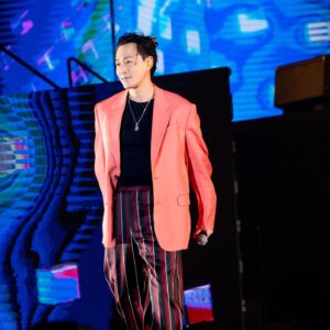 Raymond Lam Instagram - 祝兄弟 @iammcjin 巡演成功！

👔 #Versace #VersaceSS23
👞 @bothparis