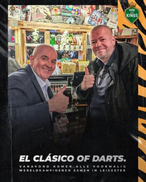 Raymond van Barneveld Instagram - 𝐄𝐋 𝐂𝐋𝐀𝐒𝐈𝐂𝐎 𝐎𝐅 𝐃𝐀𝐑𝐓𝐒 🏴󠁧󠁢󠁥󠁮󠁧󠁿 ⚔️🇳🇱
⠀⠀⠀⠀⠀⠀⠀
Vanavond ontmoeten voormalig Wereldkampioenen elkaar in Leicester, waar de rivaliteit tussen de twee darts-iconen zichtbaar nog niet bekoeld is! 😅