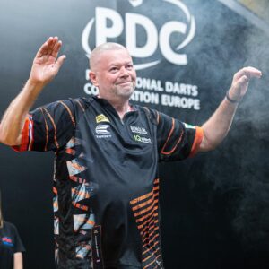Raymond van Barneveld Instagram - 𝗪𝗢𝗥𝗟𝗗 𝗠𝗔𝗧𝗖𝗛𝗣𝗟𝗔𝗬 𝗖𝗢𝗠𝗘𝗕𝗔𝗖𝗞! ✅😍🐯

Winning his first round match in Trier Barney qualifies for the World Matchplay after five long years of absence! 🏆 The legend returns to a legendary tournament! 😮‍💨
