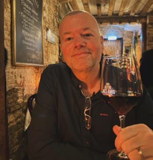 Raymond van Barneveld Instagram - Proost 🍷 Celebrating some exciting news today 👍🏼