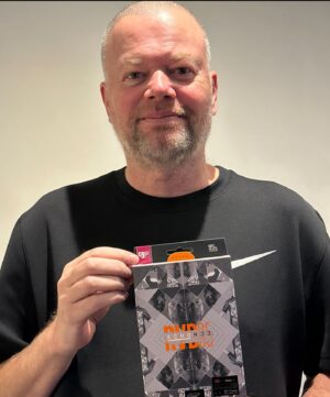 Raymond van Barneveld Instagram - 🎉 It’s My Birthday Today 🎉 

Thank you all for the birthday wishes 👍🏼

🎯 To celebrate this year me and @targetdarts will give away a signed set of these - my RVB x ECHO darts!

➡️To enter you just need to:

✅ like this post
👤 tag 1 friend in the comments
📲follow me and follow @TargetDarts. 

That's it! Good Luck 👍🏼

@targetdarts will randomly pick a winner Thursday.

#TeamTarget #BarneyArmy #Giveaway #Rvb #Darts #birthdaygiveaway #competition