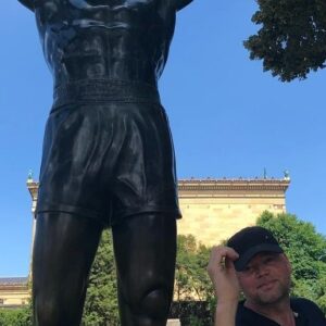 Raymond van Barneveld Instagram - “It ain’t about how hard you hit - it’s about how hard you can get hit and keep moving forward” 🥊 🎯 

~ Rocky Balboa 

#rvb #rocky #quote #darts #motivation