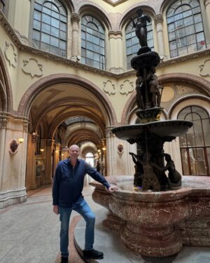 Raymond van Barneveld Instagram - Having a few nice days in Vienna 👍🏼

#Vienna #Rvb #Travel #foodies
