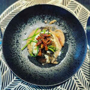 Raymond van Barneveld Instagram - 🇮🇹 Wederom een geweldige avond gehad bij restaurant @restaurantvenadoro in Barendrecht.
Het eten is verukkelijk en moeilijk  om een keuze te maken want alles is fantastisch bereid.
Ik kan de pasta met truffel aanbevelen de ossenhaas als hoofdgerecht en pistache als desert.
Heerlijke wijnen in een geweldige relaxte ambiance.

#food #instafood #foodie #foodies #italianfood #igfood #restaurant #recommended