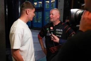 Raymond van Barneveld Instagram - @mickyvdven X @raybar180 🇳🇱
