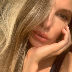 Reanin Johannink Instagram - Sending you all love 💛