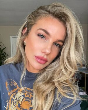 Reanin Johannink Instagram - There is something moon-soaked and dawn-flavoured about her. Something kissed by the wild and loved by lightening. She, the goddess of storm hunting and wolves and moonlight magic. She, the queen of the forest, of womanhood so brutally organic 🤍