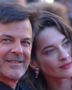 Rebecca Marder Instagram - 💃🏻👀🎟️

@festivaldecannes 
@chanelofficial 
@marinearto  @laurameerson 
@alexandrinepiel 💇🏻‍♀️
@nicolas_amedeo 🪞
@ccnailsparis 💅🏻
@valentinehirsch 
@emmaferenczi @diaphana