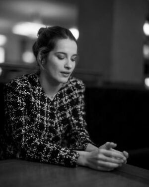 Rebecca Marder Instagram - 👏🏻 @panahpanahi #prixandrebazin @lescahiersducinema @chanelofficial 📷 @virgile.guinard