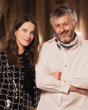 Rebecca Marder Instagram - Thanks @chanelofficial 👰‍♀️

Bravo @chhonore 👏🏻👏🏻👏🏻

@mehdirguiba 
@alexlagardere 
@aurelie_le_bihan 
@marinearto 
@valentinehirsch