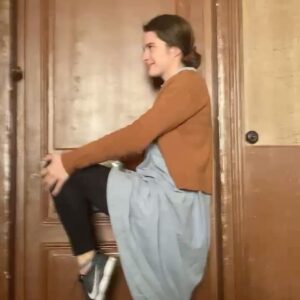 Rebecca Marder Instagram - Mon Crime 
En salle depuis une semaine
Merci pour vos retours 🙏🏻 👩🏻‍⚖️🦸‍♀️
Quelle aventure…
Quelques petits souvenirs de tournage 

@ozonfrancois 
@nadiatereszkiewicz 
@manudaco 
@felix_flp 
@suzannedebaecque 
@gaumont_ 
@mandarin_cietv