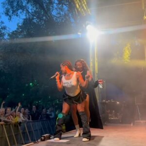 Rebekka Kuukka Instagram - Medaase @ruisrock 🌟🌟🌟🫠 it’s always a pleasure!! Mun yleisö oli paras, rakastan teitä!! Ja mun tiimi!! ⭐️ Style @sashafuckingrockstar ⭐️ Makeup @beliciaowusuansah ⭐️ Pics @greenbebej