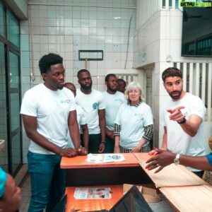 Redouane Behache Instagram - Au Congo RD à l’hôpital Pédiatrique de Kalembe-Lembe on y sauve des vies celles des enfants 🙏🏼 AIDONS LES ‼️avec @banazolafoundation @distelzola #ensemble #amour #paix #world