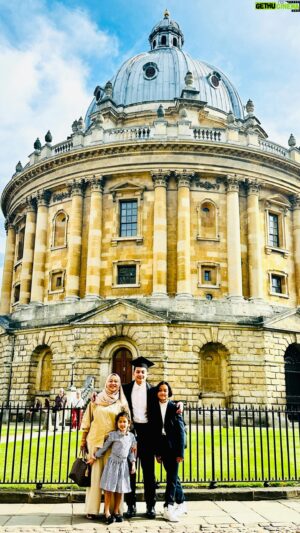 Redza Minhat Instagram - Executive MBA End of Course Ceremony⁣ 🎓
Said Business School University of Oxford⁣⁣ 
⁣⁣
And just like that my kukihubz has finally completed his EMBA, 2 years of countless essays ( /- 70,000 words in total) on tight deadlines. Oh sesambil tu juggle work and all babah duties, relentlessly with full dedication.⁣🦾⁣⁣
⁣⁣⁣
⁣⁣
All that in; Adithya, Kurnia and I are super duper proud of you baby. To be part of this journey together is something that we can’t thank you enough. Forever our role model, love you baby! InshaAllah distinction amin 🤲🏼💋#alhamdullilahsyukurselalu♥️ #okjomgidating
⁣⁣⁣
⁣⁣⁣

⁣⁣