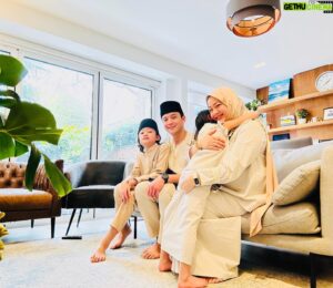 Redza Minhat Instagram - Aidilfitri 2023, London.