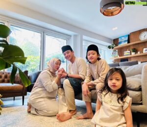 Redza Minhat Instagram - Aidilfitri 2023, London.