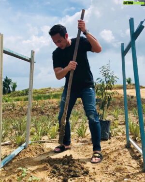 Redza Minhat Instagram - Dalam golf ini dipanggil duffing.
