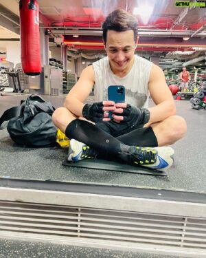 Redza Minhat Instagram - need to cut 3 kilos. 30 days. #getinshape2022