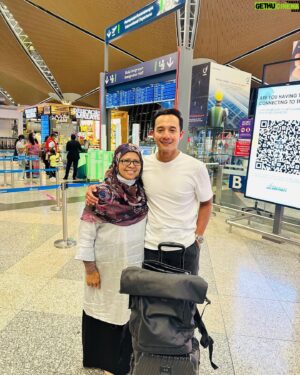 Redza Minhat Instagram - bye mak. 🥲 #homesick