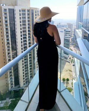 Reenu Mathews Instagram - Lady in Black 🖤🤍

#summervibes 
#summerindubai 
#lifestyleindubai 
#reenumathews