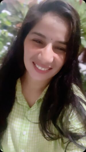 Reeta Mewada Instagram - Pyar ne jaha pe rakha hai ♥️🫶🏻#pyar #explore #trendingreels #reels #instagram #viral follow @reetamewada18 🫶🏻😂🙏🏻