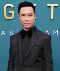 Reggie Lee Instagram - What a night of #representation , camaraderie, excellence, inspiration, and pure frickin’ FUN! Thank you @character.media @unforgettablegala @asialab.kr @bear.ryu @audreyryu @jessicadelmundo for your tireless efforts in making visible and honoring our entire Asian community in a tour de force night of celebration!! #OneAsia was the theme this year and that was certainly the case here in the coming together of all our cultures to form a stronger, even more visible presence that is lasting!! We ARE an integral part of the fabric of this nation and our world. And we are what?!! #Unforgettable !!! 

Thank you for honoring those of us who have been on the Broadway stage and beyond . 

What a medley put together by @jenniferpazofficial !! Bringin’  down da house!! Always amazing seeing dear friends and meeting new ones.  All doing great work and inspiring even more Asian storytelling. Let’s go!!!! 
🎉🌟🌟🌟🌟🌟

📸: @sthanlee 
📸: @tiacarrere 

Tux: @theolivertolentino
