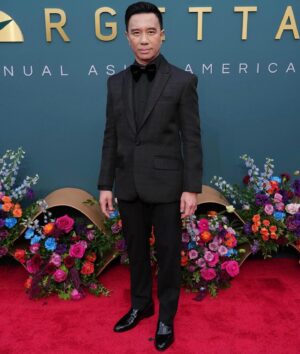 Reggie Lee Instagram - What a night of #representation , camaraderie, excellence, inspiration, and pure frickin’ FUN! Thank you @character.media @unforgettablegala @asialab.kr @bear.ryu @audreyryu @jessicadelmundo for your tireless efforts in making visible and honoring our entire Asian community in a tour de force night of celebration!! #OneAsia was the theme this year and that was certainly the case here in the coming together of all our cultures to form a stronger, even more visible presence that is lasting!! We ARE an integral part of the fabric of this nation and our world. And we are what?!! #Unforgettable !!! 

Thank you for honoring those of us who have been on the Broadway stage and beyond . 

What a medley put together by @jenniferpazofficial !! Bringin’  down da house!! Always amazing seeing dear friends and meeting new ones.  All doing great work and inspiring even more Asian storytelling. Let’s go!!!! 
🎉🌟🌟🌟🌟🌟

📸: @sthanlee 
📸: @tiacarrere 

Tux: @theolivertolentino