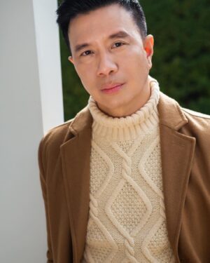 Reggie Lee Instagram - Doughnuts and pizza!! Thank you #EmmyMagazine @televisionacad and my new buddy @rtomashoff34 for talking about some of my favorite things in life : p 🍩🍕🕺. Photo by @bryangeli #AllRisefordoughnutsandpizza @allrisecbs @pipsoriginal