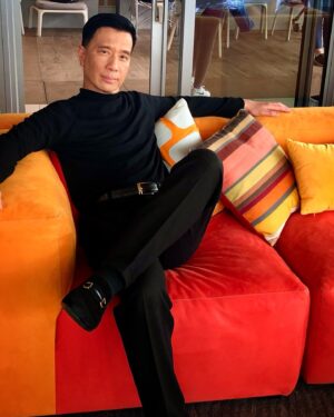 Reggie Lee Instagram - Meet Angelo Soto.  He’s not really a doughnut guy.  A little more crème brûlée.  #TheLincolnLawyer drops today. @netflix and chill. #designerclothesonlyneedapply 😜