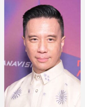 Reggie Lee Instagram - Such an amazing night of celebrating Asian World Cinema at last night’s @asianworldff Awards Night Gala.  Honoring the amazing #ParkChanWook as well as my buddy @francisho_inspire1 who is putting inspiring Filipino stories front and center. Thank you to @themestizola and @sojannelle for this beautiful barong. Robert and Gabe you are masters of your art! Also great to see friends @janetrnepales and @yongchavez who were both on the jury. As well as my kapatid @rubenvnepales .  And the always amazing and supportive @michsugi from @capeusa .  Oh and my little bro @iamcarlinjames !! Congrats to all the awardees! So great to celebrate you and put our stories and your beautiful work in the spotlight! Onward and upward!! 👊🏽👊🏽👊🏽