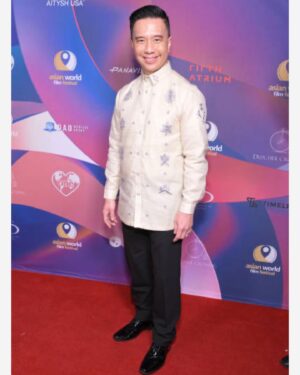 Reggie Lee Instagram - Such an amazing night of celebrating Asian World Cinema at last night’s @asianworldff Awards Night Gala.  Honoring the amazing #ParkChanWook as well as my buddy @francisho_inspire1 who is putting inspiring Filipino stories front and center. Thank you to @themestizola and @sojannelle for this beautiful barong. Robert and Gabe you are masters of your art! Also great to see friends @janetrnepales and @yongchavez who were both on the jury. As well as my kapatid @rubenvnepales .  And the always amazing and supportive @michsugi from @capeusa .  Oh and my little bro @iamcarlinjames !! Congrats to all the awardees! So great to celebrate you and put our stories and your beautiful work in the spotlight! Onward and upward!! 👊🏽👊🏽👊🏽