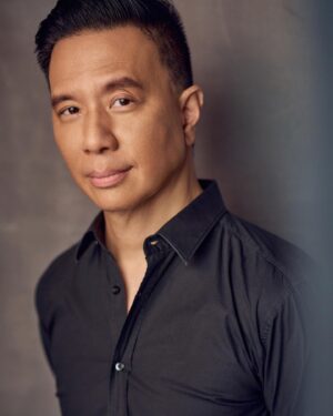 Reggie Lee Instagram - I see you #electionday, and I’m comin’ for ya. VOTE!!!! Like your freedoms depend on it!! And thank you @petekonerko for this new shot. #newbeginnings 👊🏽👊🏽👊🏽