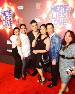Reggie Lee Instagram - As an immigrant kid coming from the Philippines and growing up in Ohio, I remember just wanting to be on Broadway.  Having fulfilled that dream decades ago at a time when Asian Americans were scarce on the Great White Way, I feel overwhelmed at seeing an all-Filipino cast shine on the Broadway stage in the FIRST all-Filipino musical @herelieslovebway 

Thank you to @gtongi @joseiswriting and the team behind #HereLiesLove for having me to your dance floor.  And congratulations to the cast and team of this historical Broadway musical!!!!! What a night celebrating history and seeing friends @msleasalonga @themelodybutiu @bessiebadilla @rubenvnepales @janetrnepales @jenniferpazofficial @aliewoldt @jaygeemacapugay @billybcreative @jerabraham and meeting new friends @paragasdiane @kerrybutler1 .  BRAVO!! MABUHAY!! 🙌🏽🙌🏽🙌🏽🇵🇭🇵🇭🇵🇭🇵🇭🕺🏽🕺🏽🕺🏽🕺🏽🕺🏽🪩🎉🎉🎉

Thank you @noblecreationsonline for my epic barong!

And thank you @janetrnepales @rubenvnepales for some wonderful photos! 🙏🏽🙏🏽