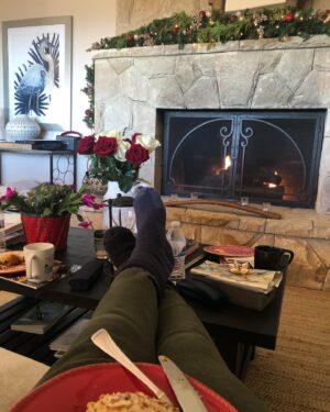 Reggie Lee Instagram - Currently Christmas shopping. Anyone else? #happyholidaysyall🎅🏼🌲