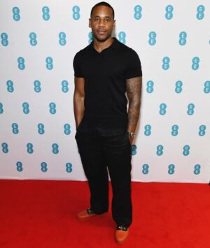 Reggie Yates Instagram - Back in London, trying to hang onto  my damn tan while behind the soundtrack for @ee launching it’s new studio in White City. Missed you London. Best city in the world!!! 

#EEstudio has the UK’s first digital spa, a gaming zone and the latest in home technology. #AD Shout to @itsbigzuu who came through and shook a leg. 

The digital spa is now open, so go get yourself down there. @loopvip