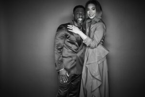 Regina Hall Instagram - You truly are a Giant amongst men. I’m thankful to call you my work husband but I’m blessed to call you my friend. I Love You @kevinhart4real 
We honor and celebrate you as the 25th #MarkTwainPrize recipient.  Watch the event tonight on @netflix premiering at 10 pm EST/7 pm PT.  Find the details in the @kennedycenter #LinkInBio.
