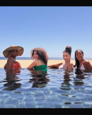 Regina Hall Instagram - Gracias a @nobuloscabos por todo! 
💛💛💛💛
#NobuLosCabos and #Noburesidences 
📸: @sanaalathan @luvelisaperry @iammichelletrotter