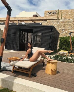 Regina Hall Instagram - Gracias a @nobuloscabos por todo! 
💛💛💛💛
#NobuLosCabos and #Noburesidences 
📸: @sanaalathan @luvelisaperry @iammichelletrotter