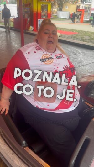 Regina Labajová Instagram - Autodrom CHALLENGE @princezna_drobenka_kotlarova vs. @regina_labajova 💪✊🏻