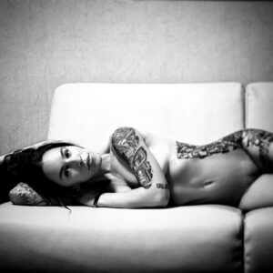 Regina Labajová Instagram - Zítra je taky den… 

#dnes #zitra #aby #jentak #cernobilafotografie #hlavneseztohoneposrat #klid #relax #tattoo #woman #svoboda #laska #pocity #ceska #protoze #dikyzemuzem #dobrounoc #inked